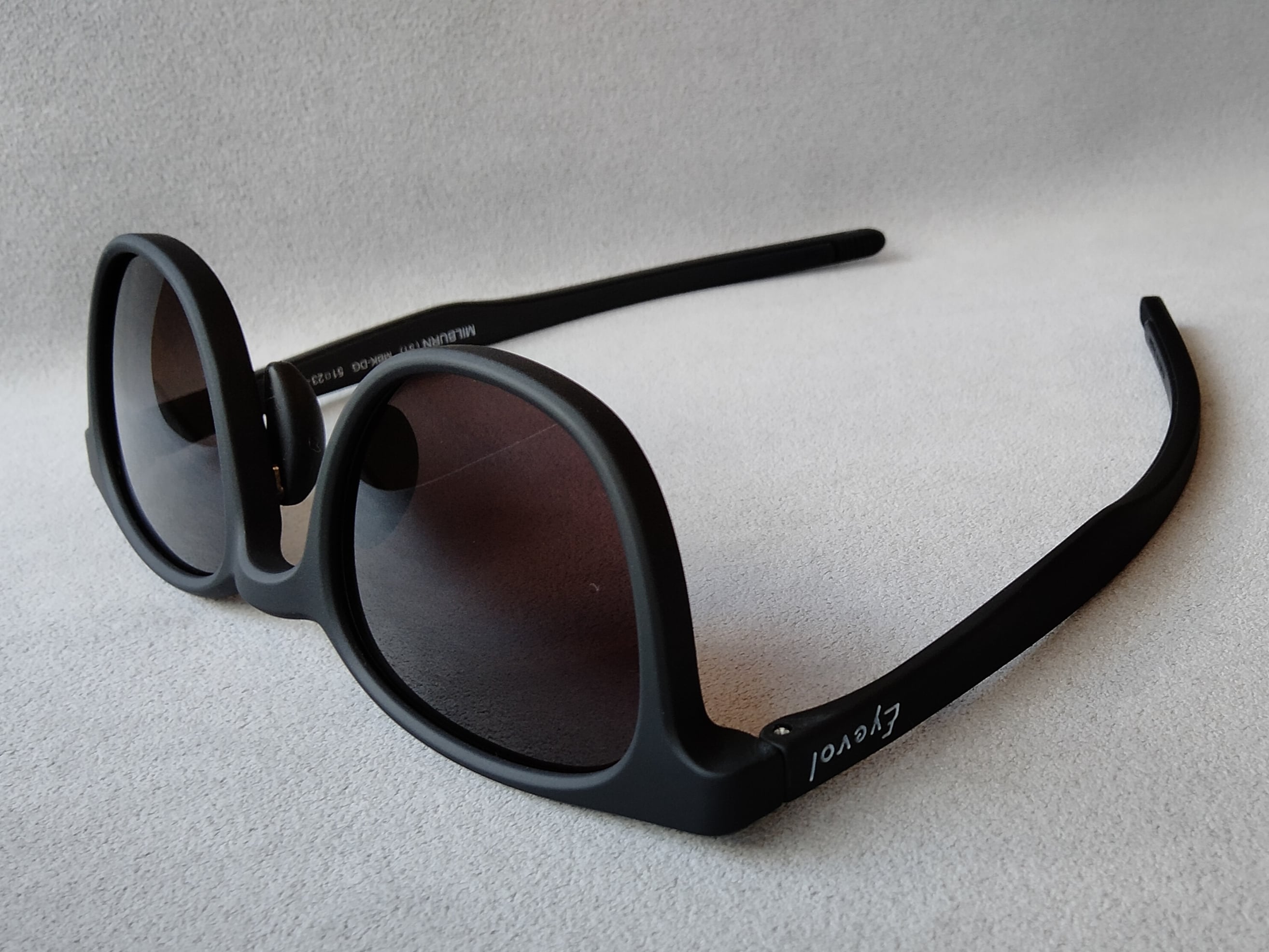 Eyevol（アイヴォル）「MILBURN（51）ミルバーン」C:MBK-DG-DK.GRY