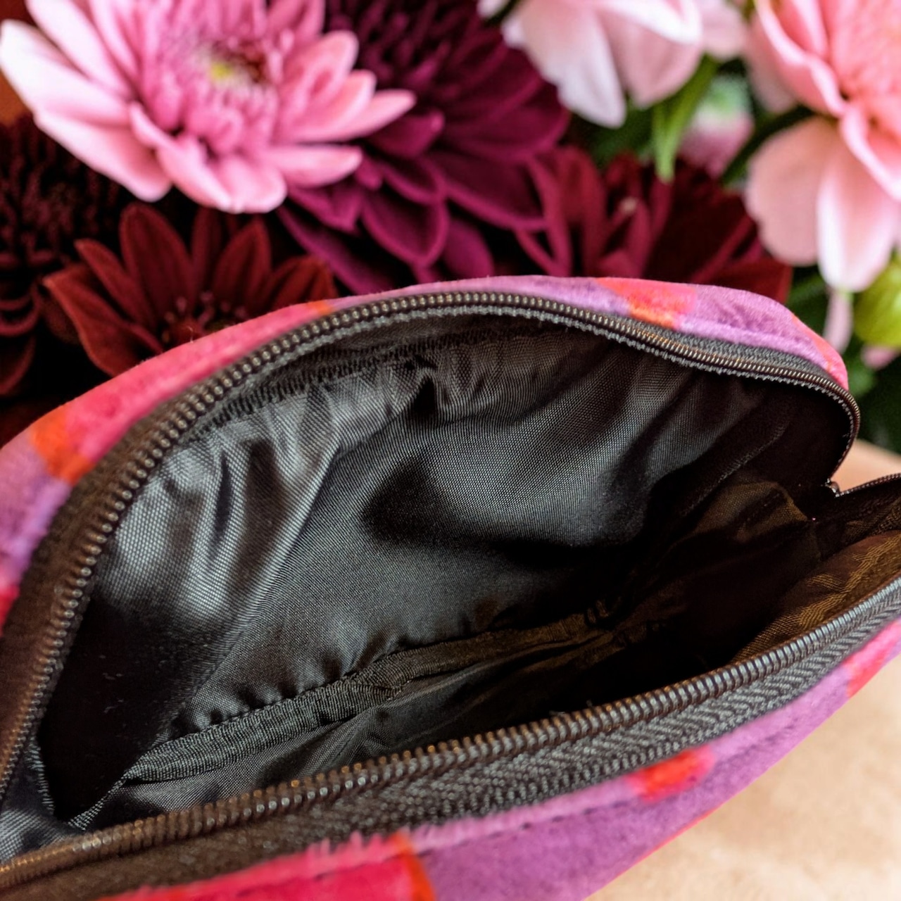 pipi もこもこポーチ 花びらの想いたち Poison Dahlia