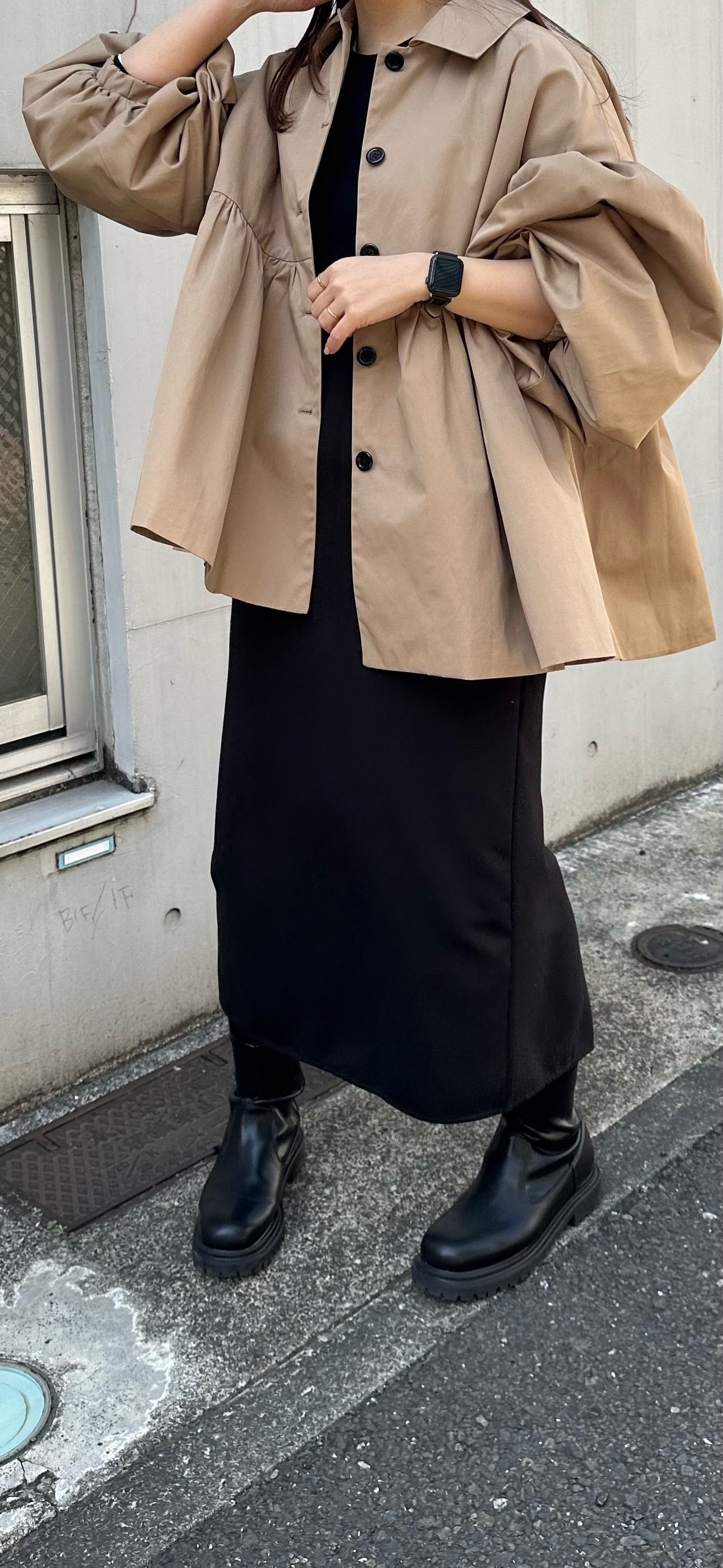 再販】フリルギャザーステンカラーコート_ベージュ | YOIHI 再販】フリルギャザーステンカラーコート_ベージュ | YOIHI