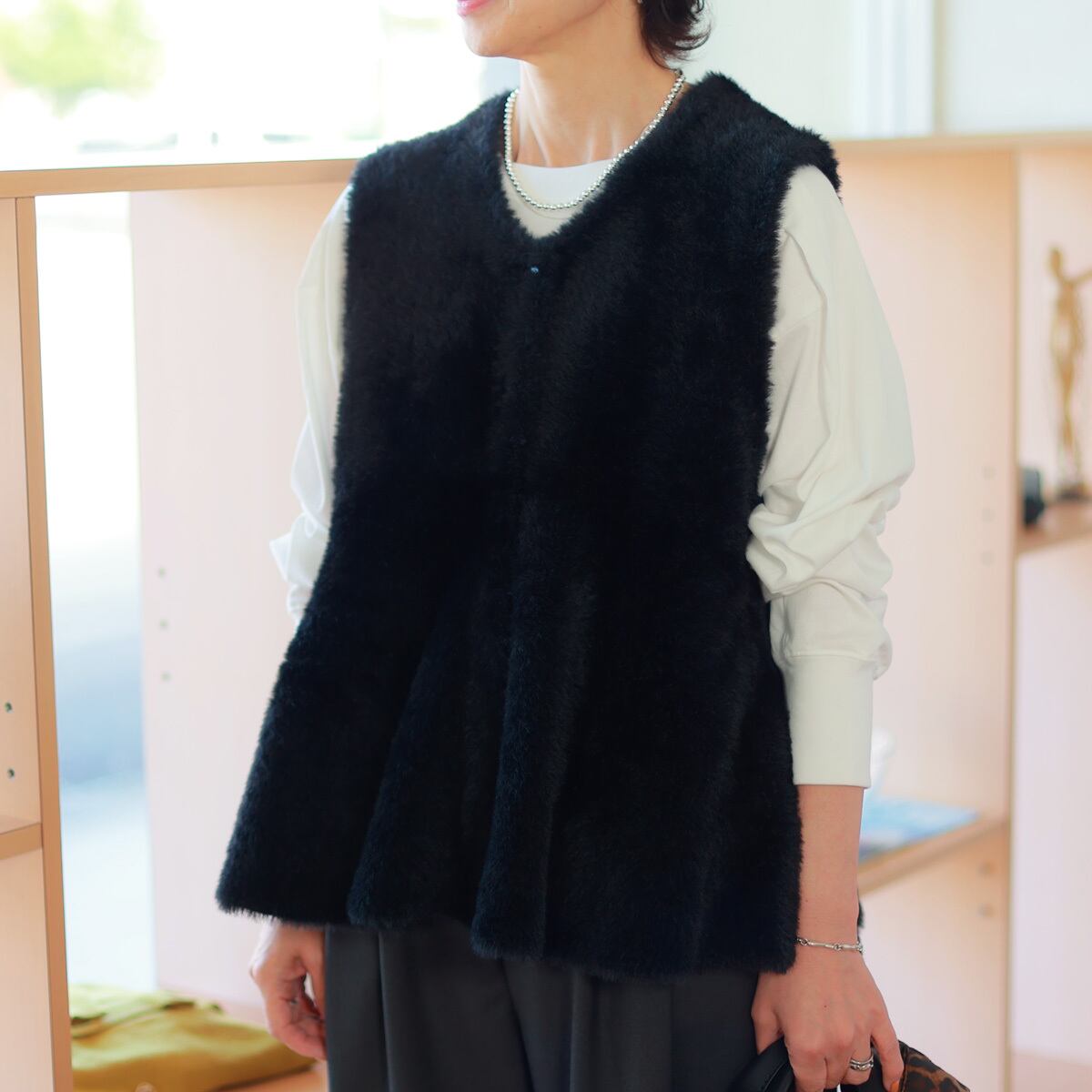 Dignite collier (ディニテ・コリエ) フェザーヤーン ペプラムジレ