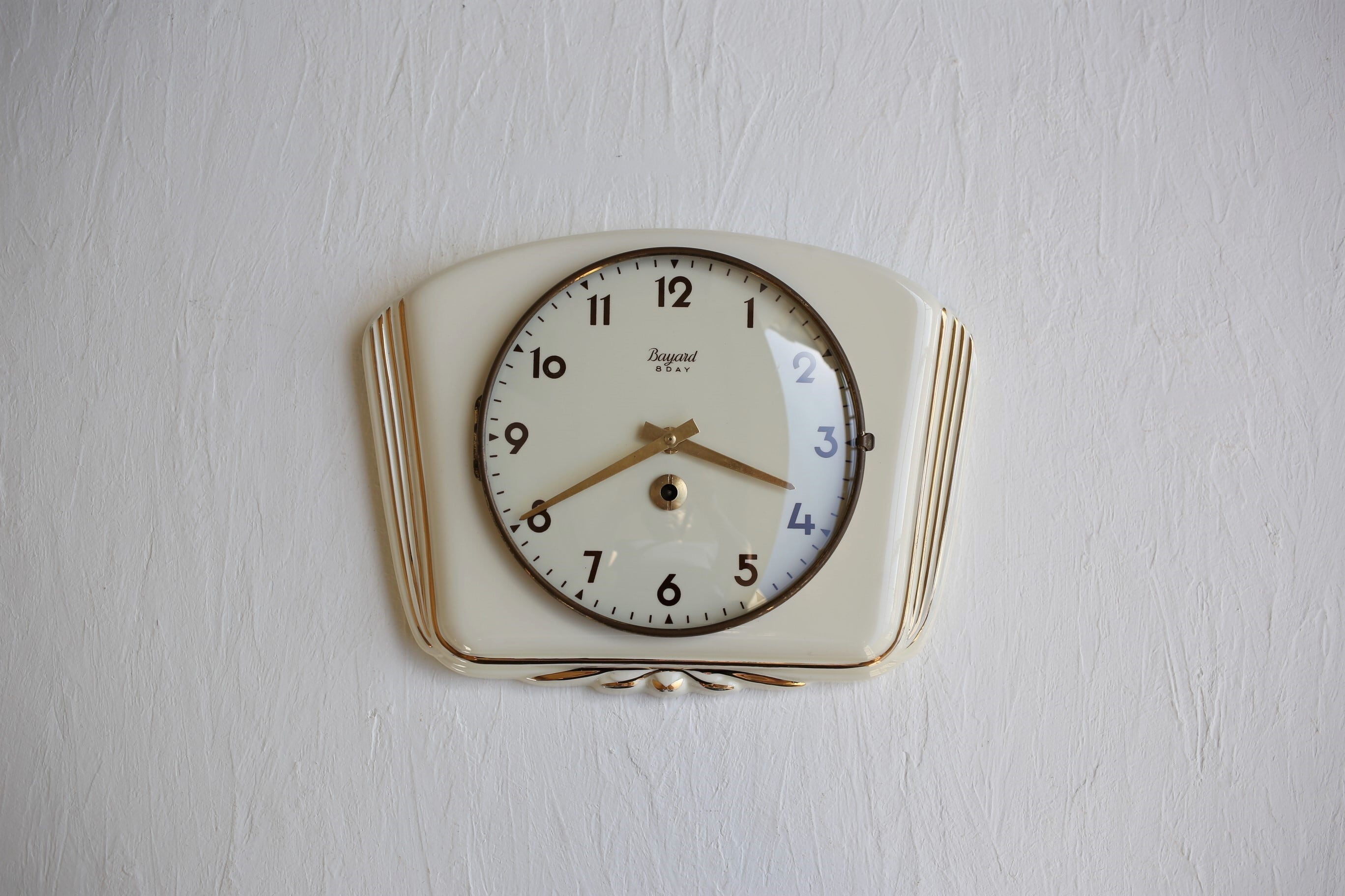 フランス アンティーク ヴィンテージ BAYARD 陶器製 壁掛け時計 アイボリー×ゴールド(スイープ式クォーツ交換) N-03217