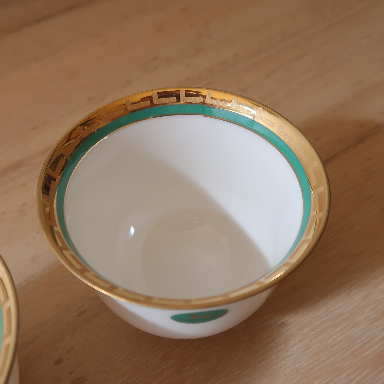 グリーンとゴールドのティーポット&カップ