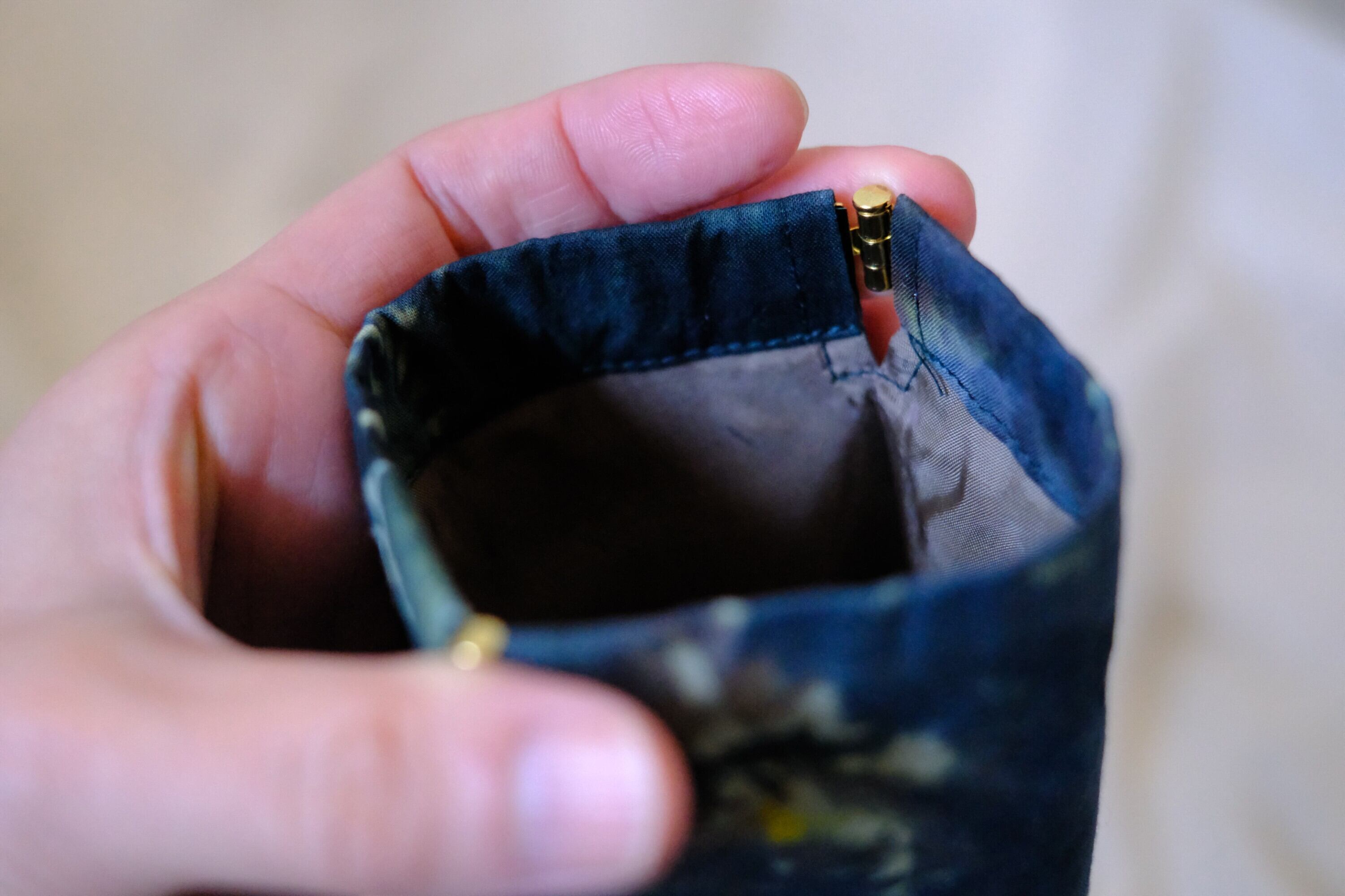 バネ口ポーチ　o-0529