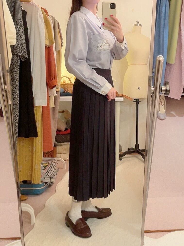 beads dogs pocket white collar shirt