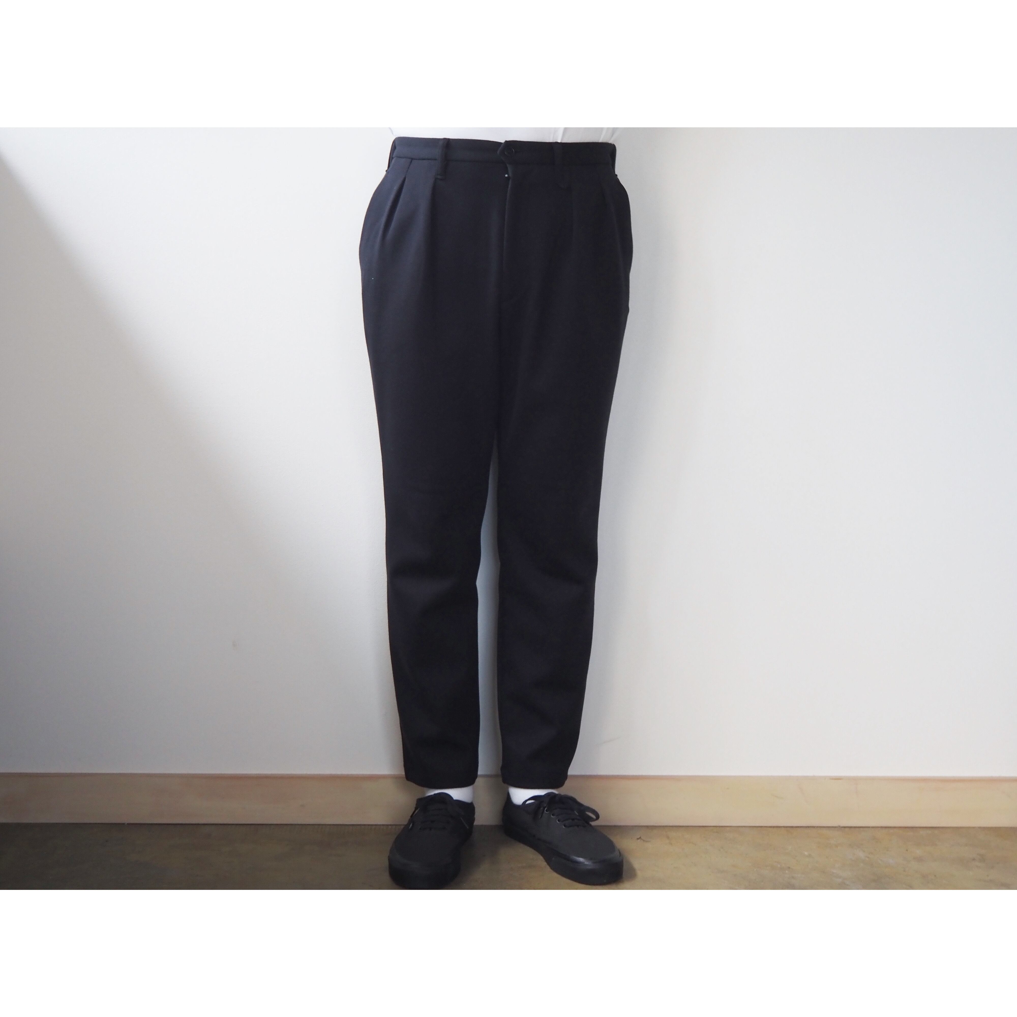 【新品】CARORIE LIGHT PONTE TAPERED PANTS[L] CARORIE LIGHT PONTE TAPERED PANTS Lサイズ CURLY&Co (カーリーアンド