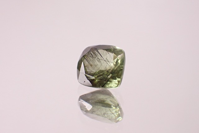 ルドウィジャイトインペリドット(簡易ソーティング付)　2.706ct　[D3-65]