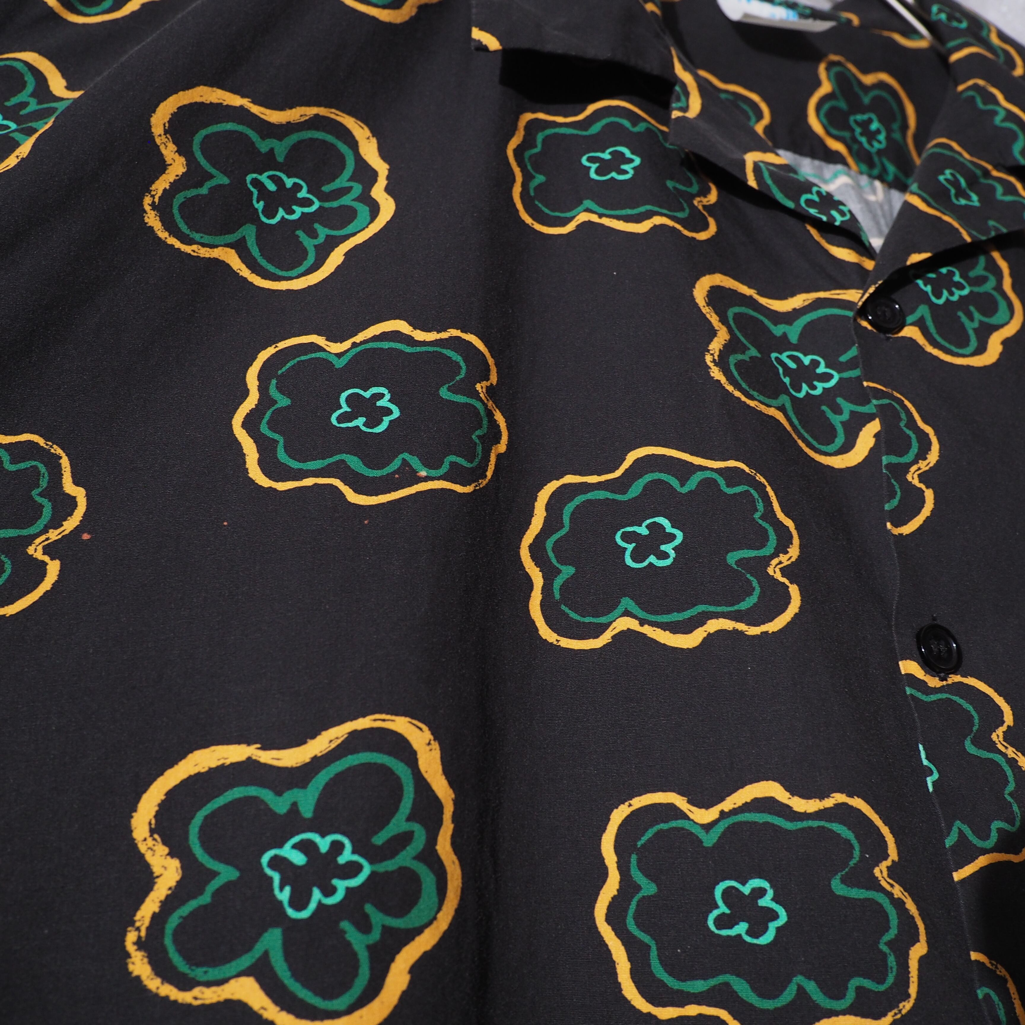 Unikko Flower Pattern Design Over silhouette Open collar shirt