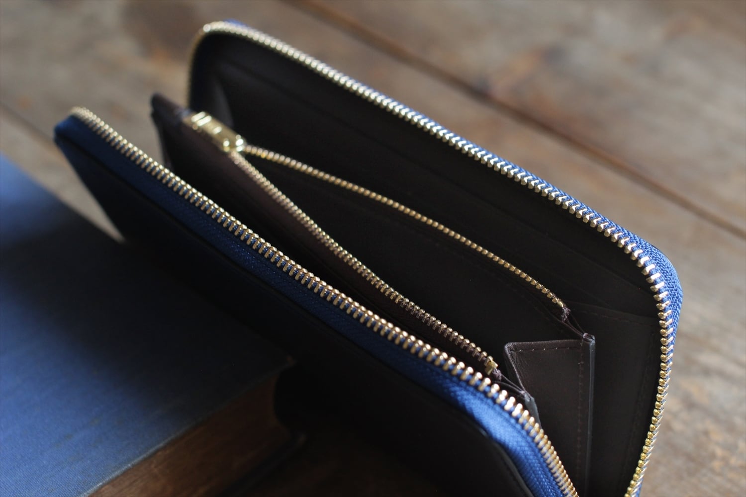 藍染革[migaki] ×オイルレザー ラウンドファスナー長財布 | enku