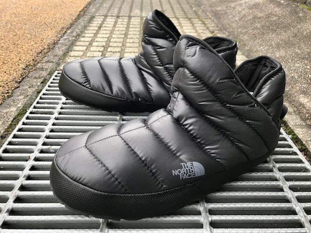 THE NORTH FACE THERMOBALL TRACTION BOOTIE (SHINY TNF BLACK/DARK SHADOW GREY)