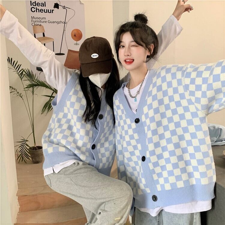 選べる2タイプ ニット ベスト カーディガン ブロックチェック Vネック 着映え お揃い 双子コーデ カジュアル ストリート Lamitte Deco トレンド 韓国ファッション ショップ Base店 選べる2タイプ ニット ベスト カーディガン ブロックチェック Vネック 着映え お揃い 双子コーデ カジュアル ストリート Lamitte Deco トレンド 韓国ファッション ショップ Base店