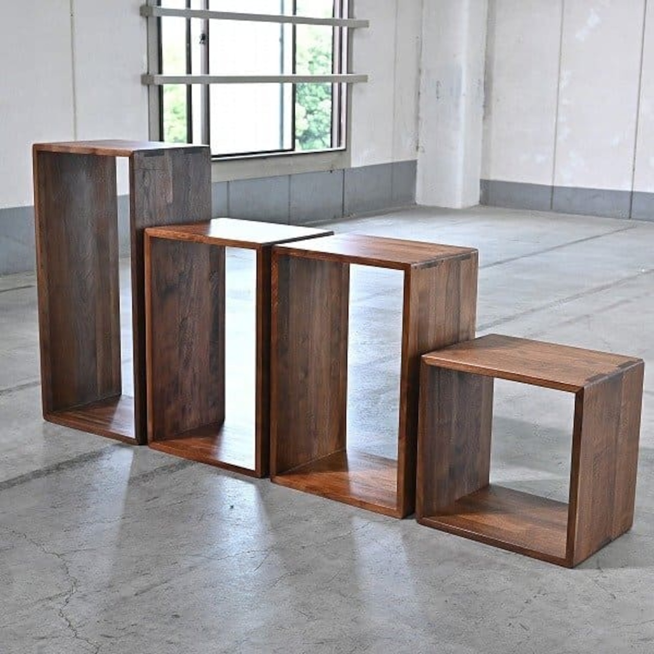 北欧スタイル 12万 オープンシェルフ ウォールナット無垢材 ディスプレイラック 組み立て 飾り棚 リビング 書斎 オフィス【中古家具/中古インテリア/USED家具ユーズド家具/リサイクル】