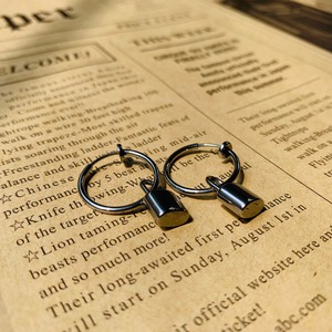 ステンレスフープパドロックイヤリング