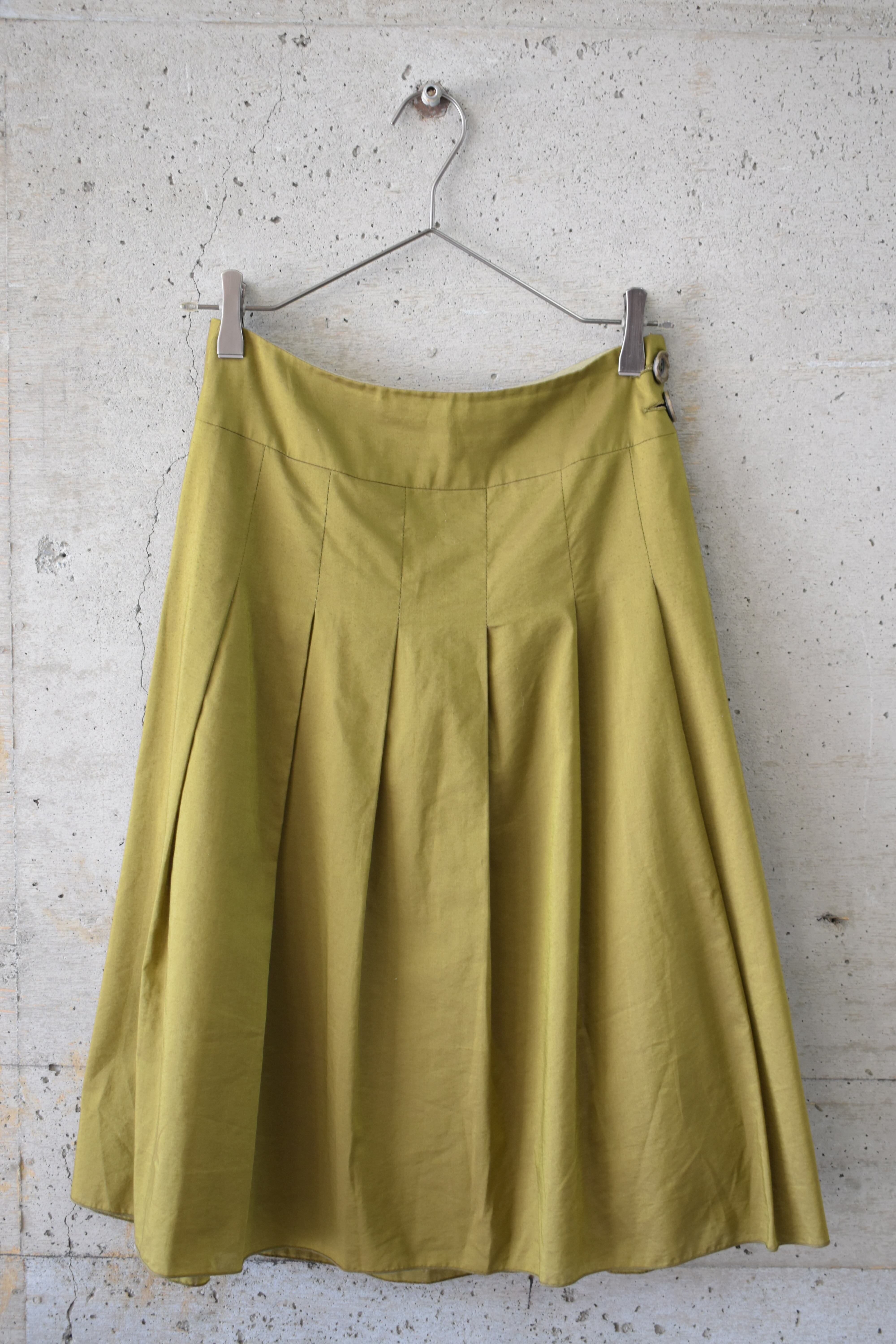 Lightweight iridescent green skirt
