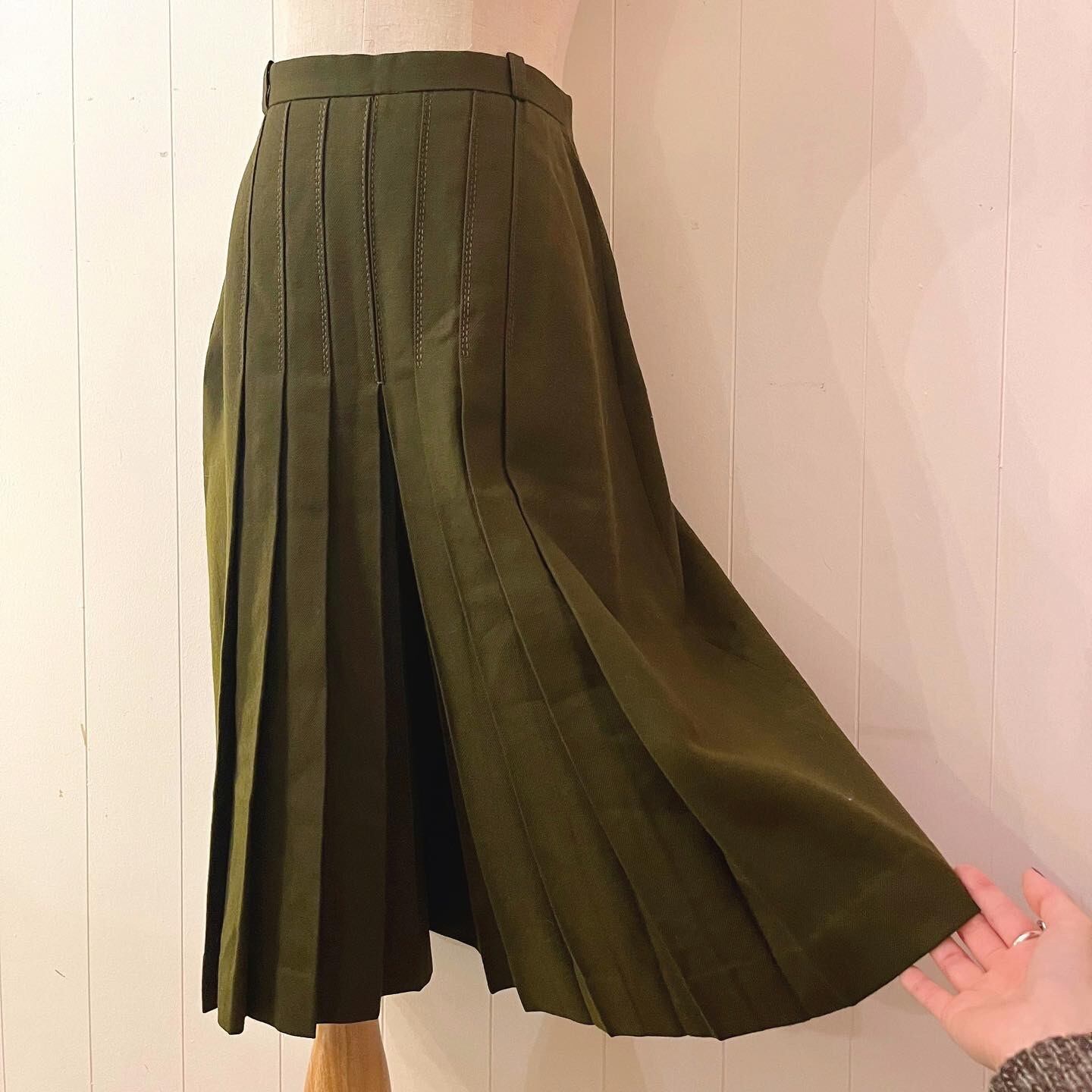 valentino / khaki pleats flare pants
