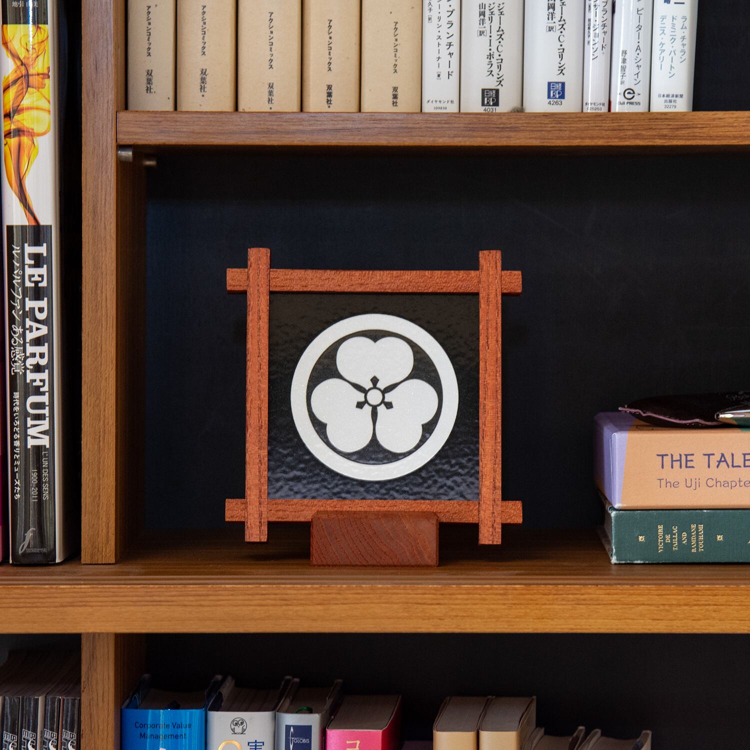 丸に違い鷹の羽］組子細工の家紋パネル | 能登もの