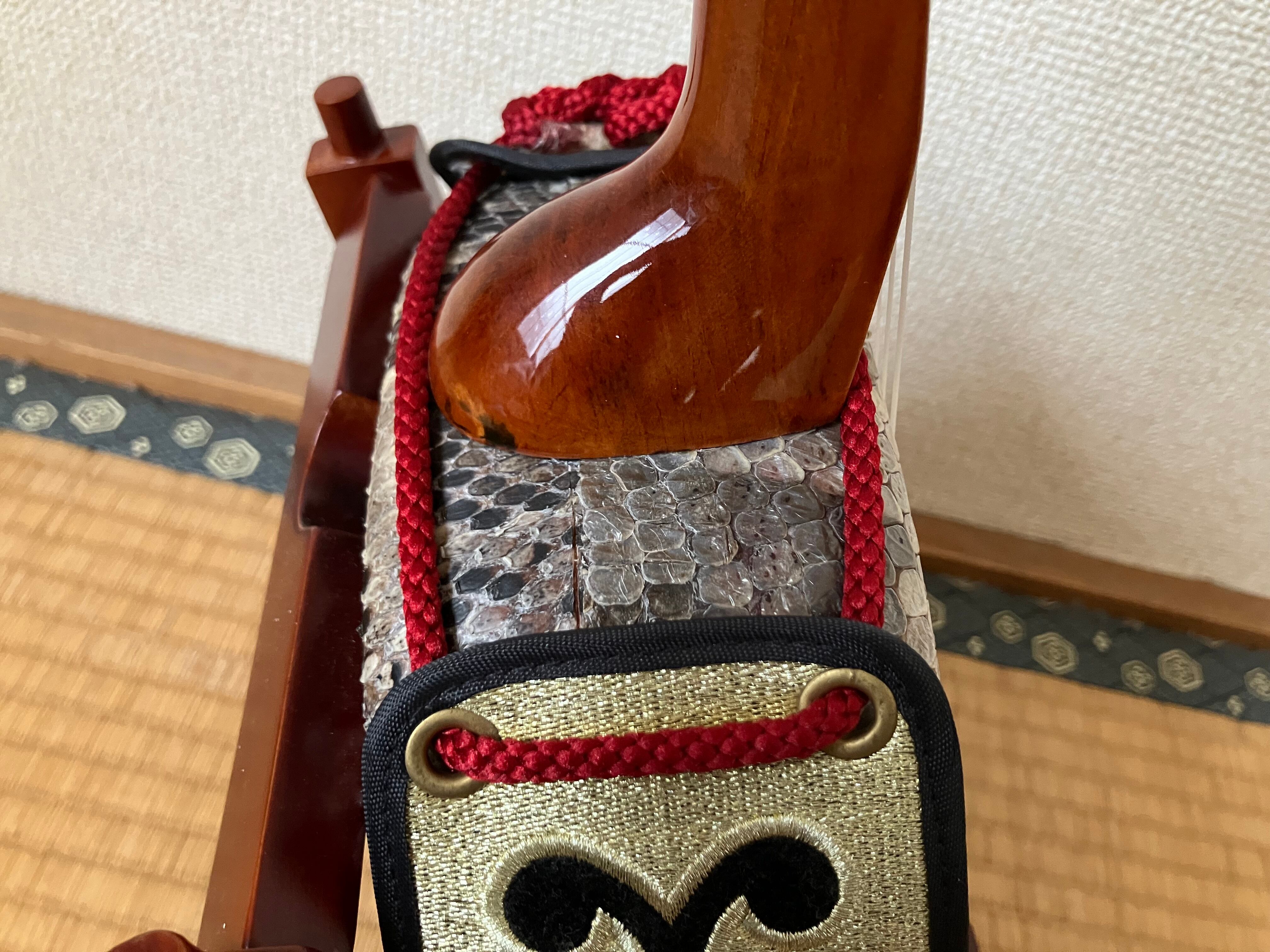 名工上原良光作 ヤンバルユシ木マカビ型 スンチ仕上げ | クオレ三線
