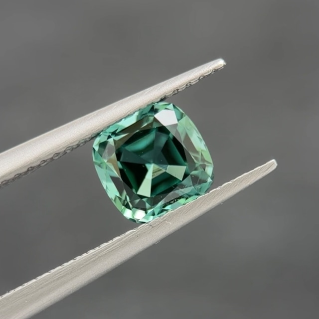 シーフォームトルマリン 6.6×6.6mm, 1.51ct, ナミビア産