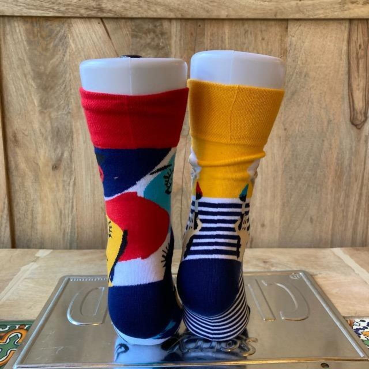 TOPANGA SOCKS Lady's　アシンメトリーソックス　Picasso　ピカソ　イエロー　レッド　アートソックス　　靴下　ユニーク　プチギフト　クルーソックス