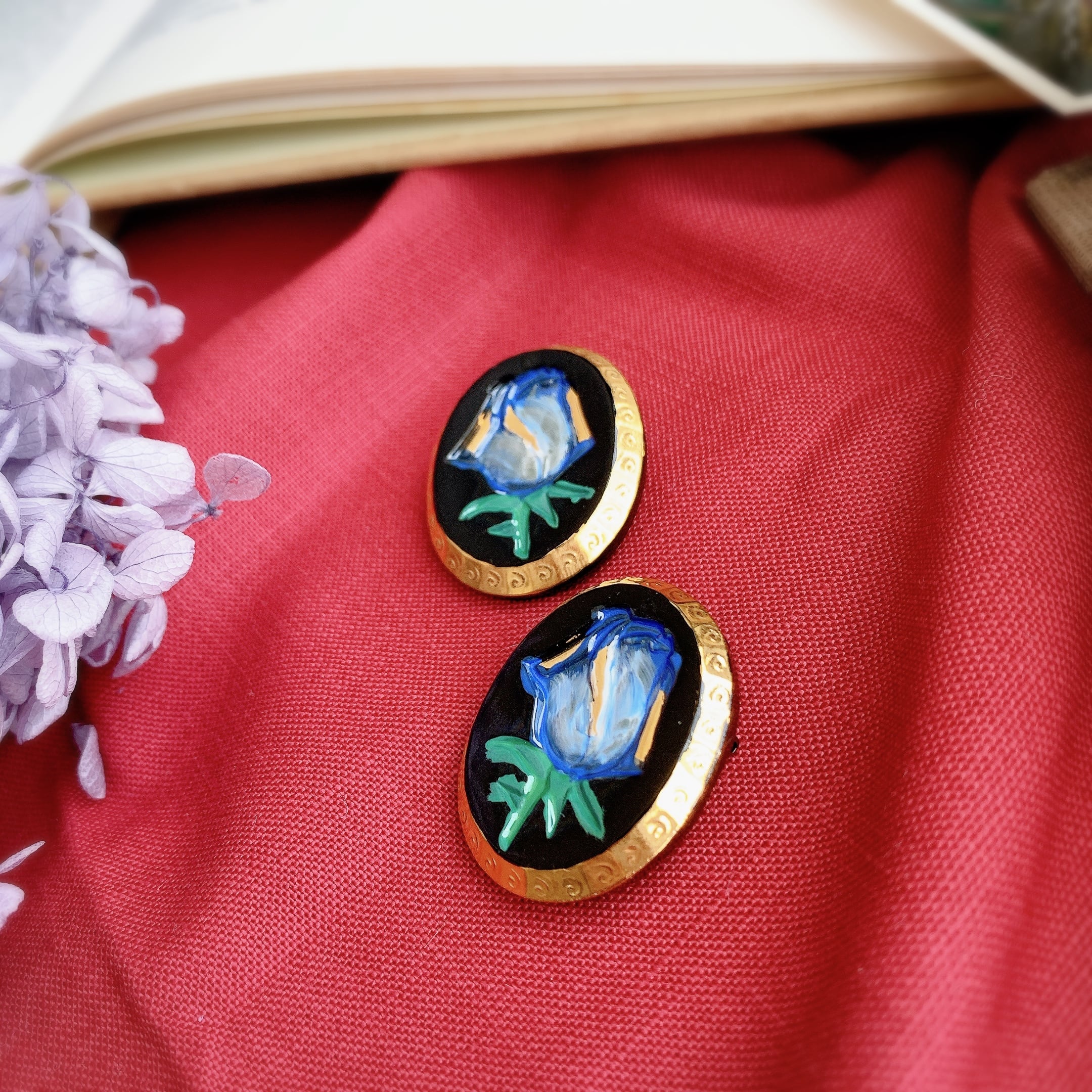 サファイアの夜明け】チェコガラスのブローチ / ブルー チューリップ