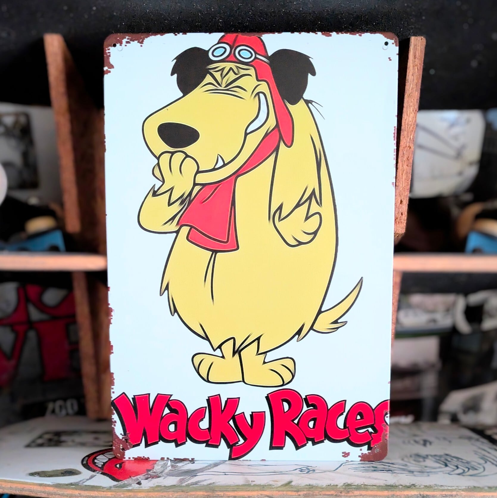 送料無料！ちょうどいいブリキ看板【 Wacky Races（ チキチキマシン猛レース ） 】 『 ケンケン / ハンナ・バーベラ 』 METAL SIGN / メタルサイン / ブリキ看板 / サインボード / ビンテージ加工 〚アメリカン雑貨 アメトイ〛