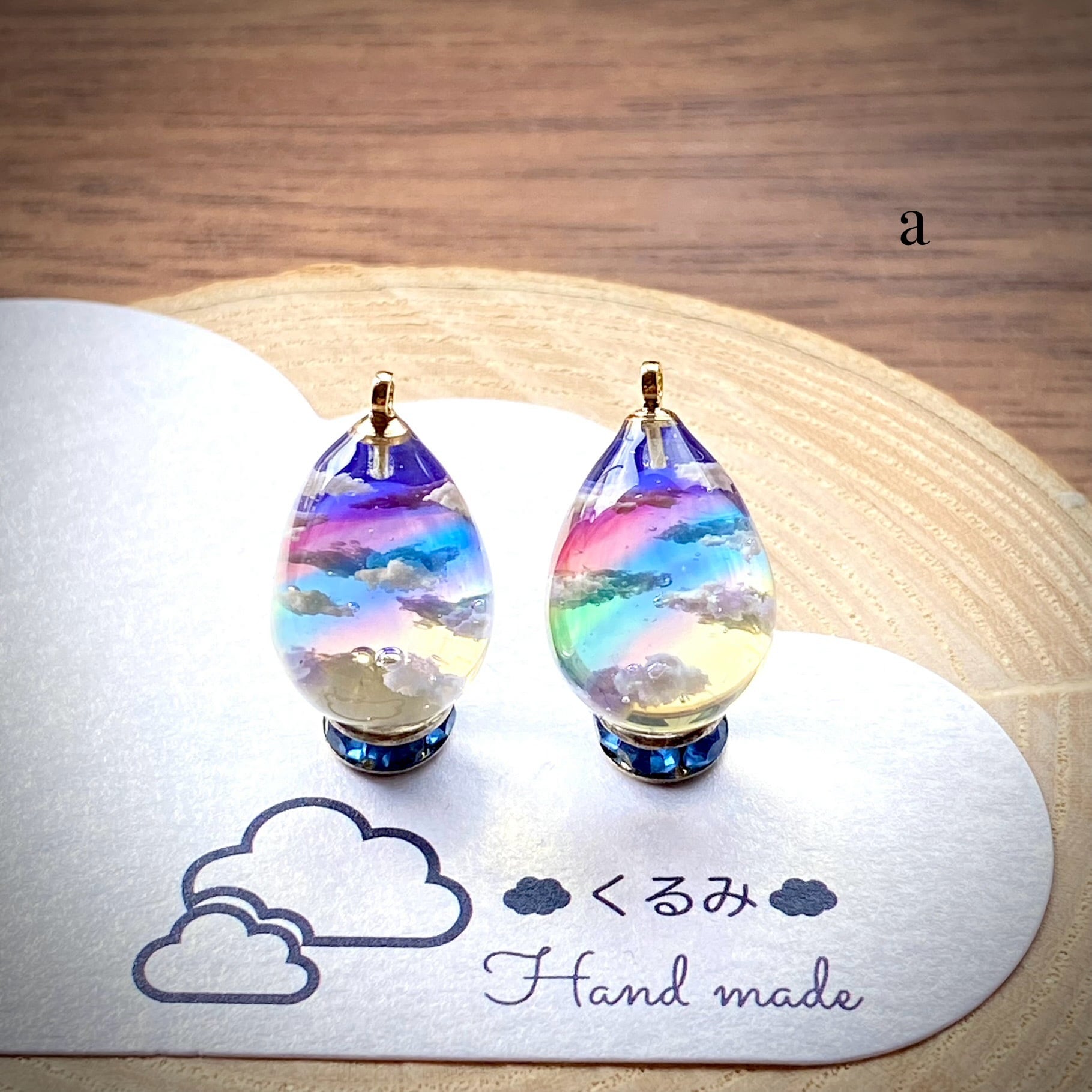 レジンピアス イヤリング 夕暮れ空にかかる虹 たまご型16×12mm a