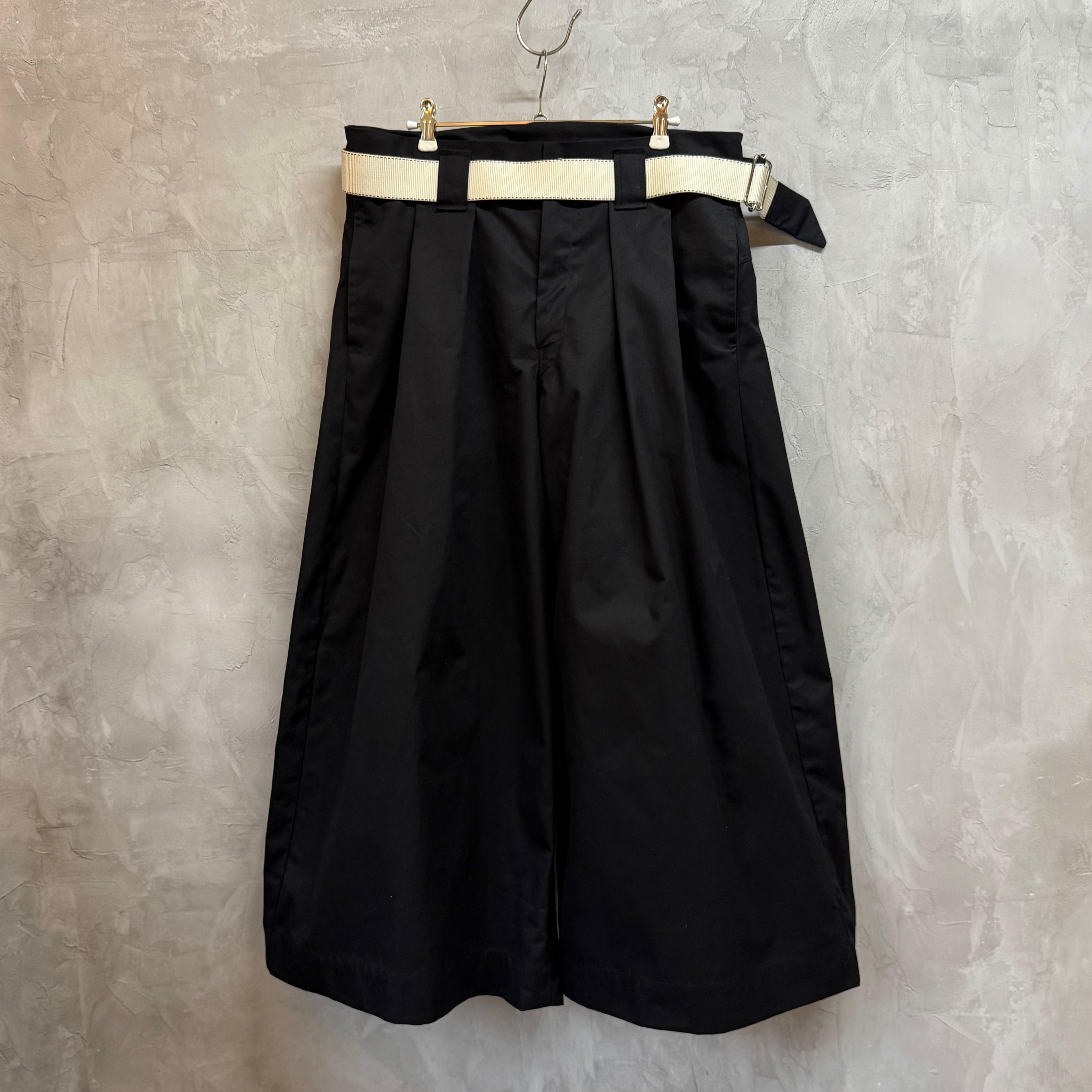 chino tuck buggy black