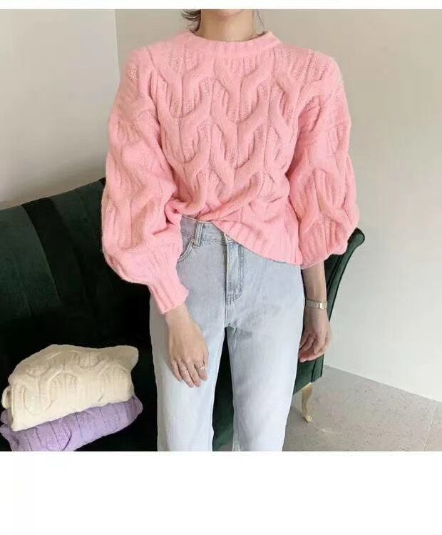 ラウンドネックケーブル編みニット