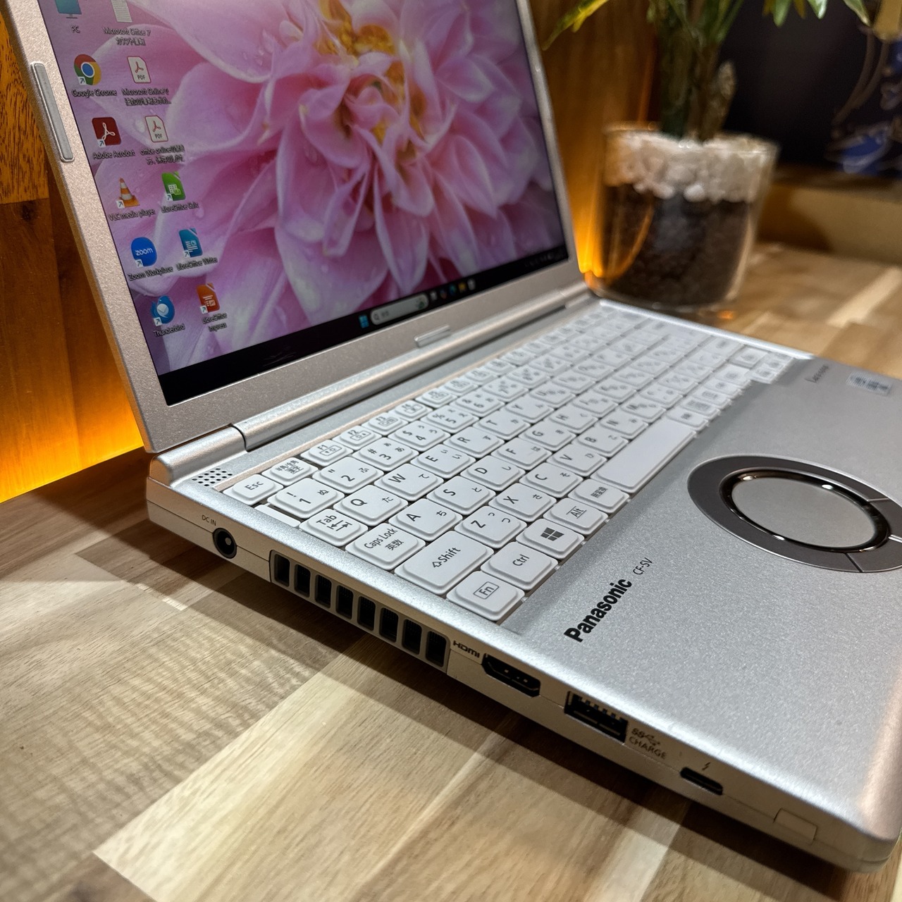 \ 公式ショップ限定価格❣️/ 超軽量《Panasonic Let's note SV9》第10世代 メモリ8GB SSD256GB 12.1インチ ノートパソコン 安心サポート&3ヶ月保証付き