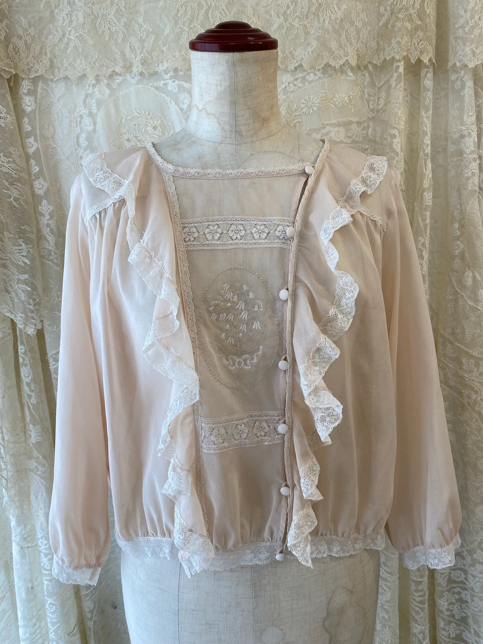 Lace blouse of Suzuran embroidery | Rijoui