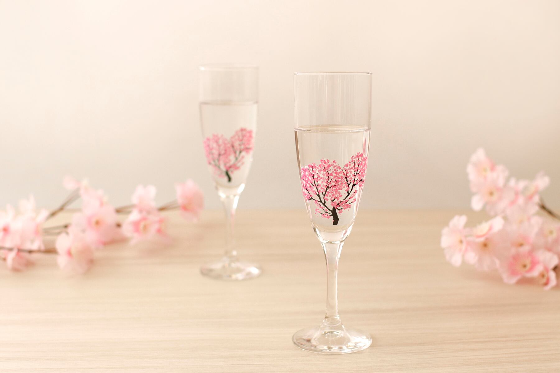 Cs 02s 冷感桜 シャンパングラスペアセット 春 桜 グラス 花見 ペアセット 贈り物 温度 変化 日本酒 乾杯 記念 ギフト プレゼント お祝い 丸モ高木陶器 オンラインショップ 温度をデザインに