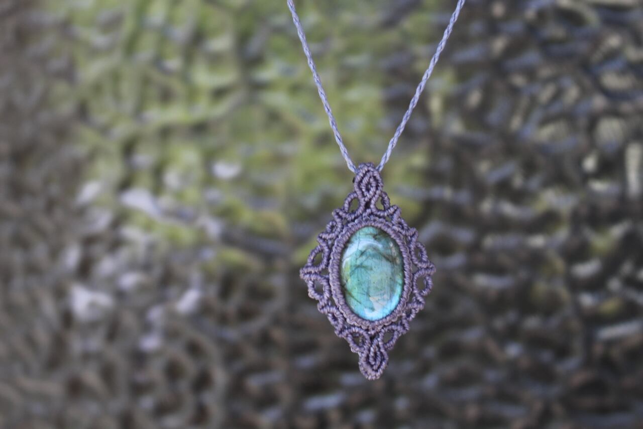 Labradorite micro macrame design pendant