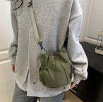 予約 ミニ巾着ショルダー バッグ レディース 斜めがけ 軽量 ナイロン 小さめ 2WAY 肩掛け 巾着バッグ 外ポケット カジュアル 収納 旅行 サブバッグ ブラウン グリーン ベージュ 白 黒 cw-a-6721