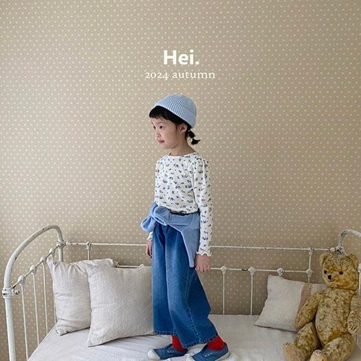 Hei. flower T