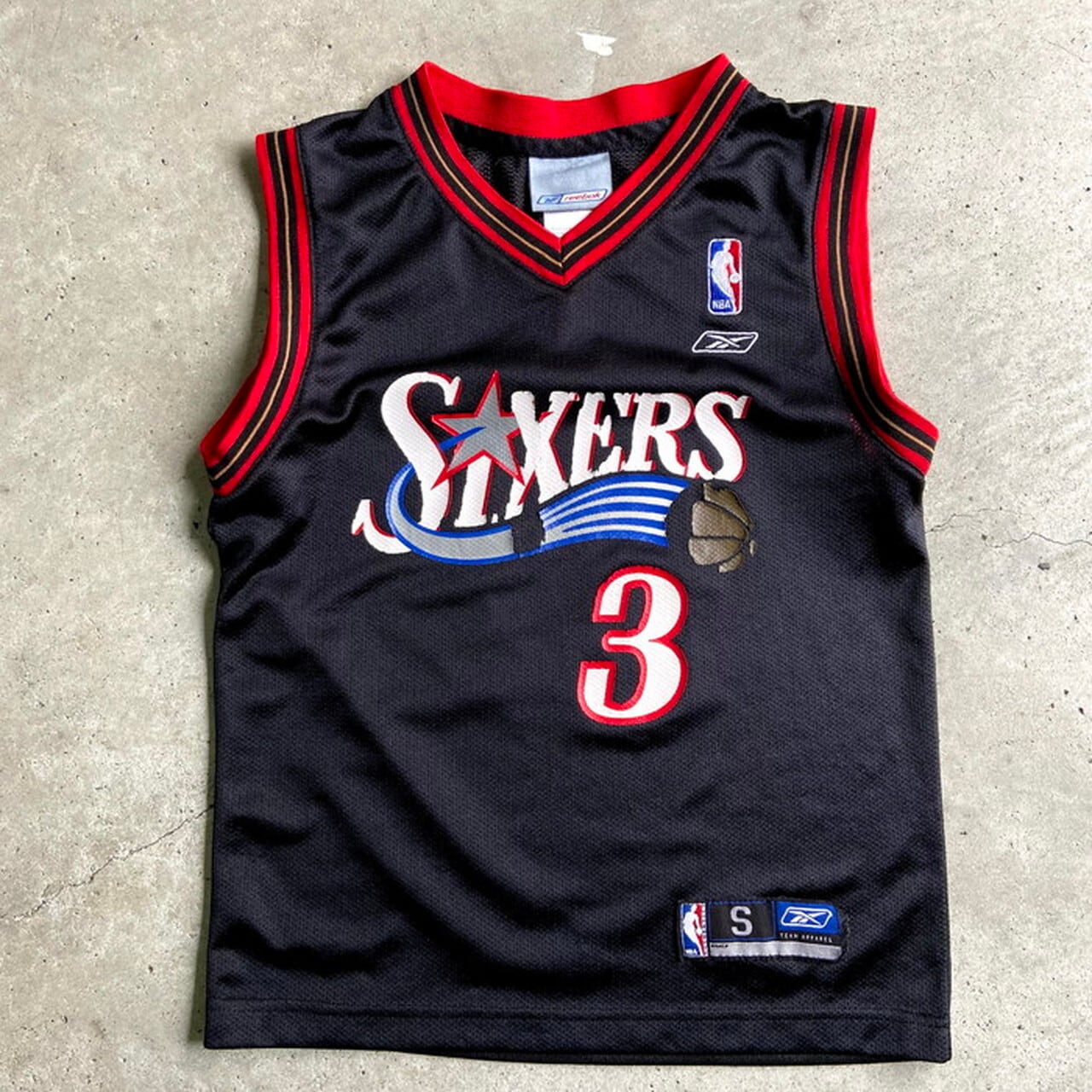 【キッズ】Reebok リーボック NBA SIXERS シクサーズ アイバーソン レプリカユニフォーム 古着 ゲームシャツ 8歳  135-140?相当 子供服 【ゲームシャツ】【WS2202-15】 | cave 古着屋【公式】古着通販サイト powered by BASE