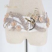 ベリーダンス オリエンタル 衣装 トップス ベルト セット ホワイト系 蝶 花 アーム アーム飾り 腕飾り ラインストーン チェーン 白 金 かわいい 爽やか 明るい ダンス衣装 ステージ イベント キラキラ 華やか シルバー系 ゴールド系