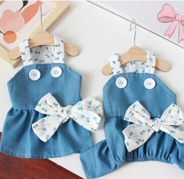 ドッグ 犬 小型犬 チワワ ヨークシャテリア トイプードル ミニチュアダックス 服カテゴリ ドッグウェア 室内着 ドレス ワンピース スカート サマードレス お花 デニム 薄手 夏 サマー かわいい カジュアル おしゃれ キュート 春 夏 デート お出かけ お泊まり アウトドア リゾート 旅行 海 公園 休日 散歩 室内 インスタ映え S M L XL 2XL 白 ホワイト 水色 ブルー