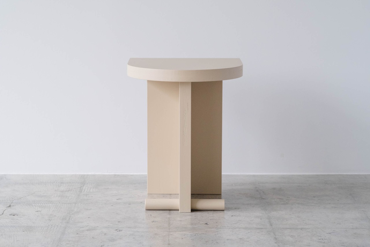Semicircle stool (White lily color)