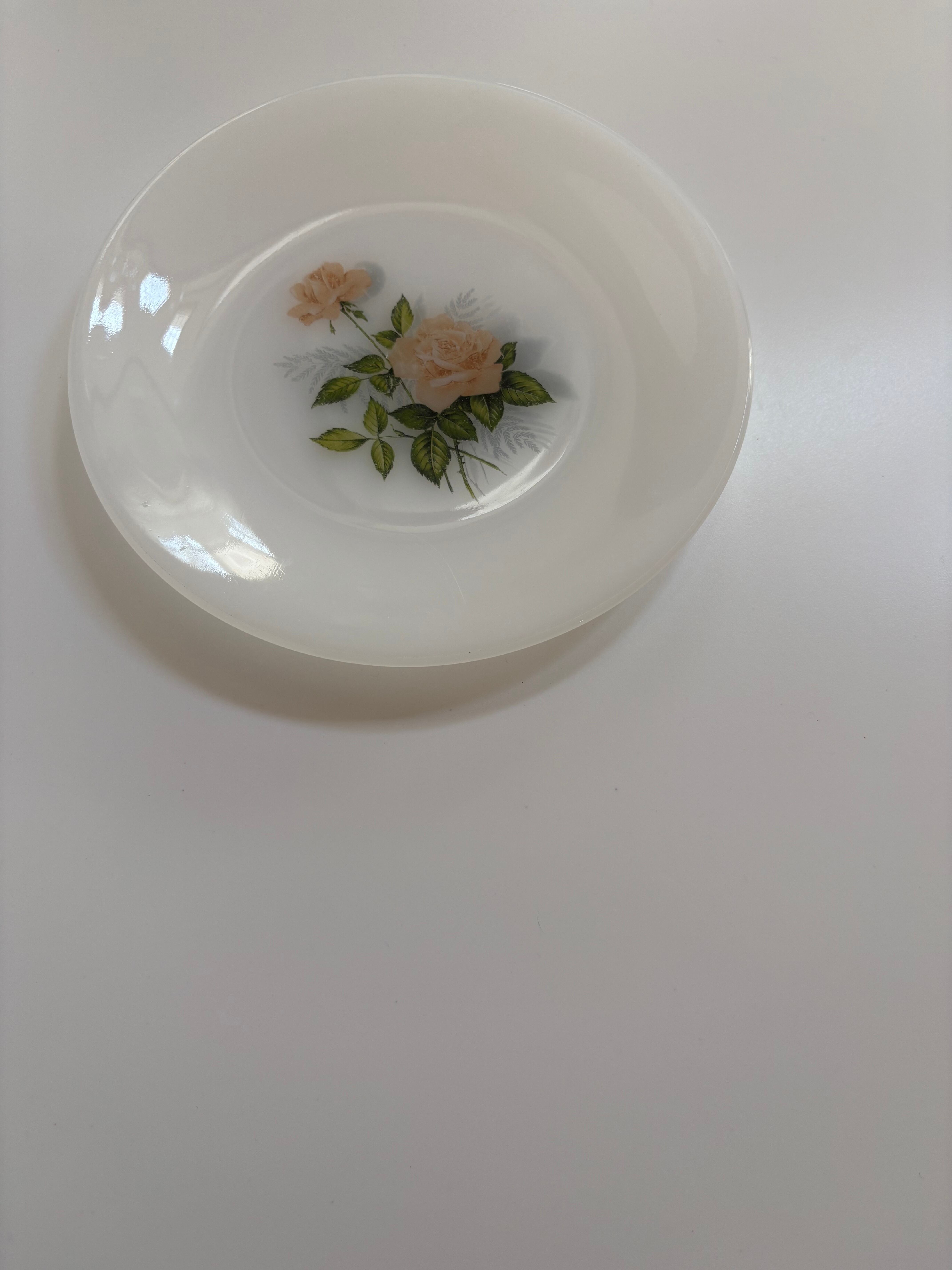 アルコパル 花柄のデザートプレート（可憐な花絵付け／arcopal