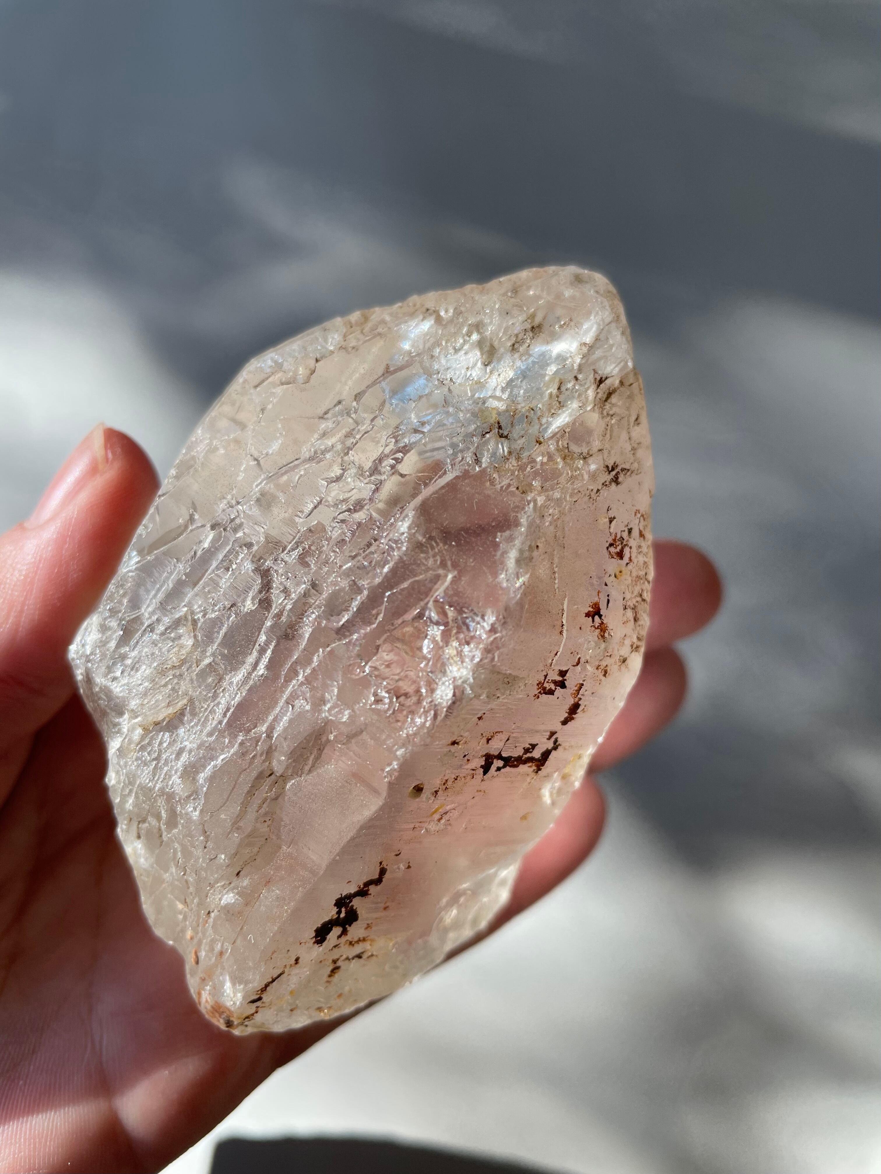 パキスタン　ギルギッド　スカルドゥ　パルディスタンス州産　レインボーアイスクォーツ