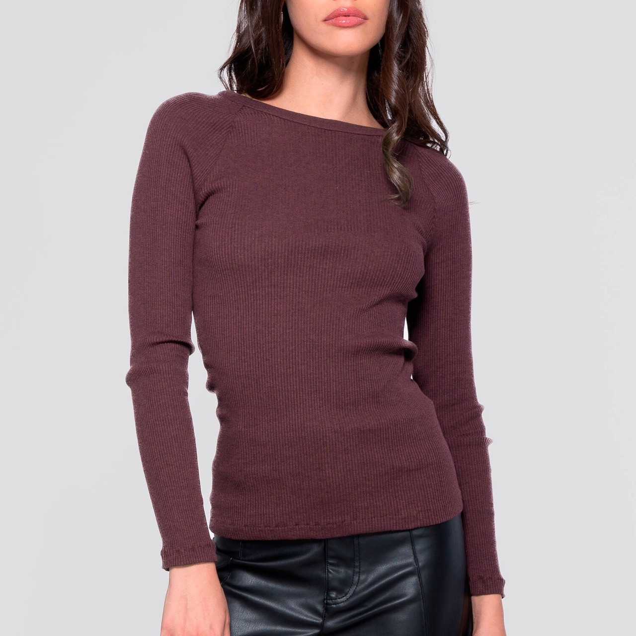 オスカリート　コットンラウンドネック　チェリー　２サイズ