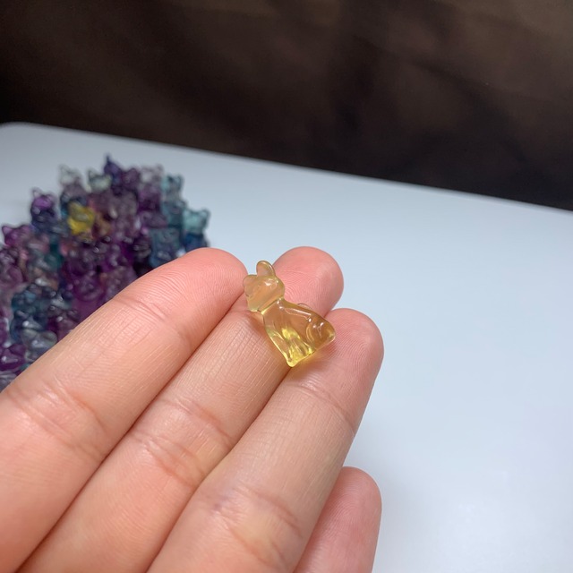 10.透明度有・可愛いフローライトねこちゃん