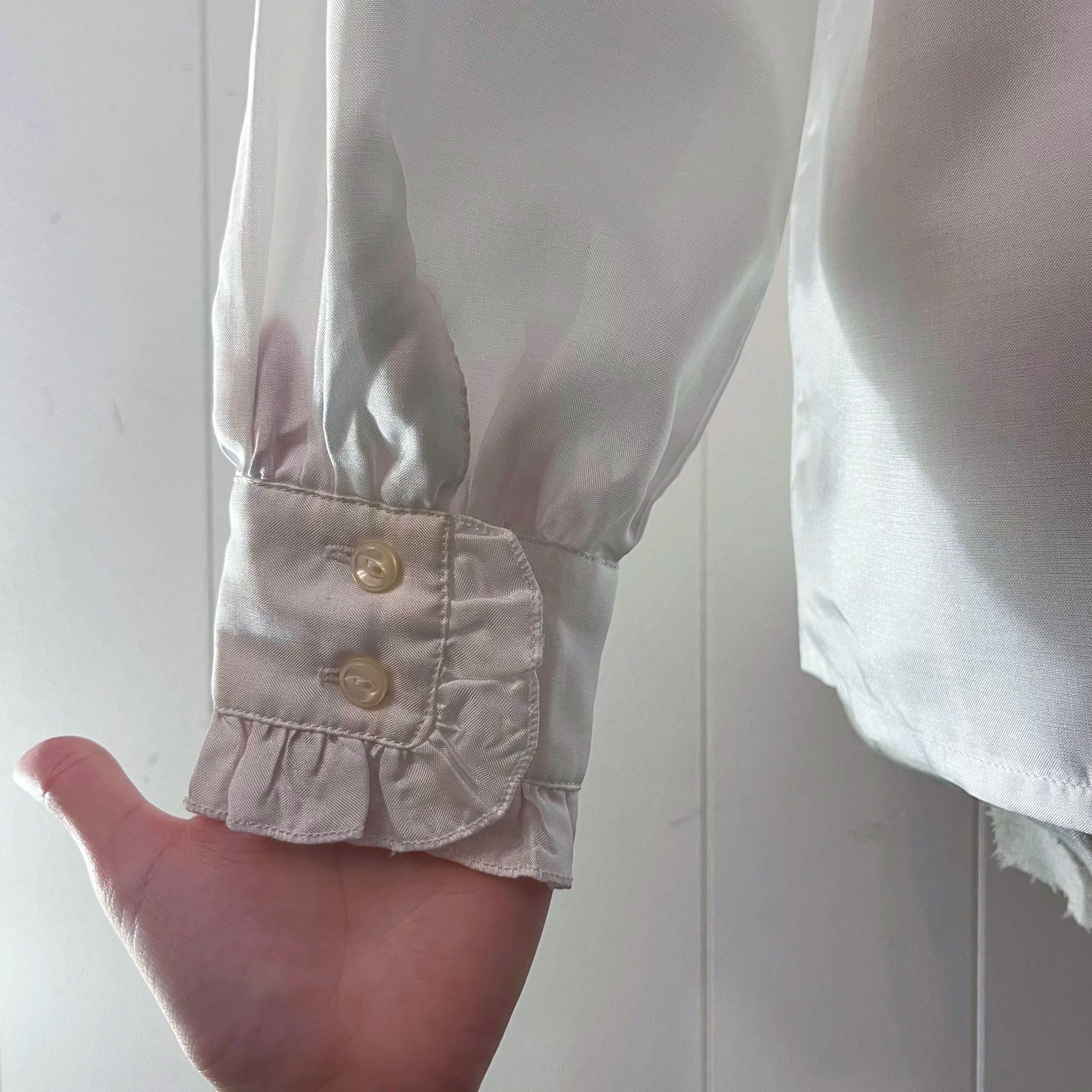 triangle frill mini scarf white blouse