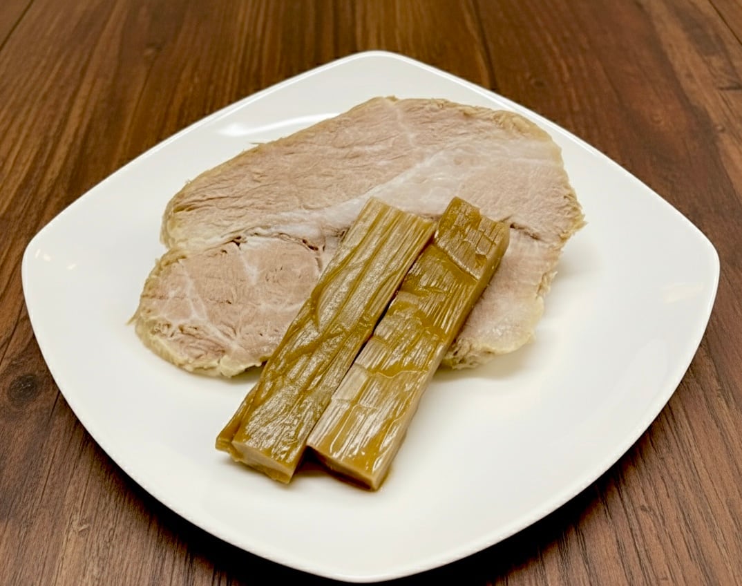 自家製チャーシュー　大２本 トッピング（自家製チャーシュー＋自家製メンマ） | 麺屋豚セメント®︎