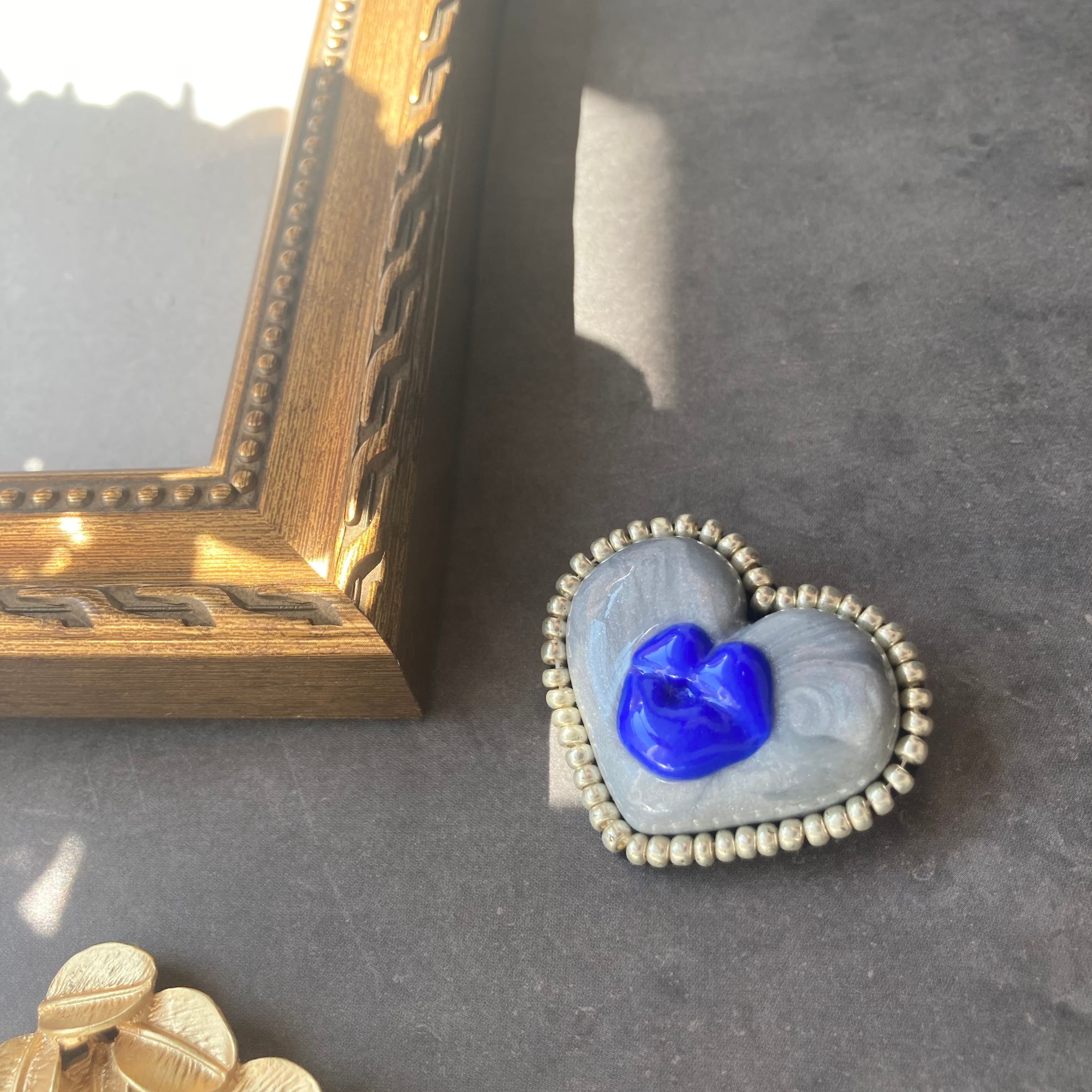 ブローチ(gray×royal blue)