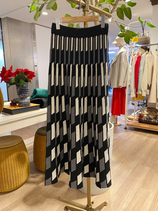 レトロ柄ニットスカート［Color:ブラック］