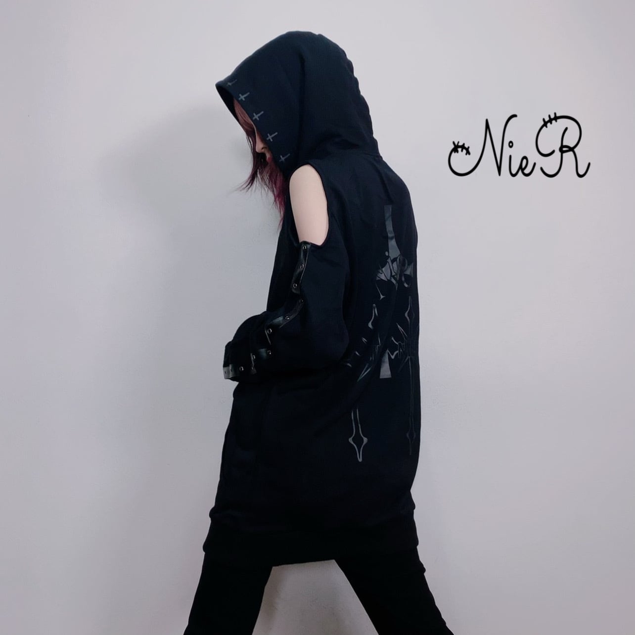 OFF-SHOULDER HOODIE【NieR CROSS】 | NIER CLOTHING powered by BASE