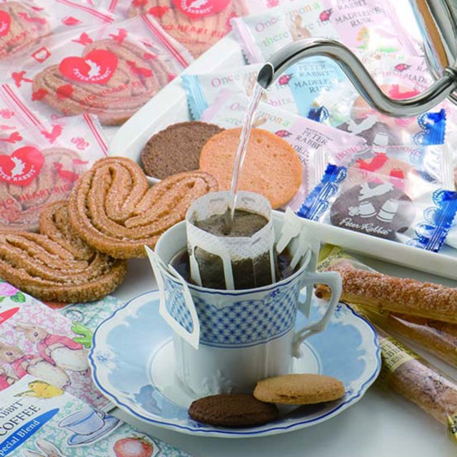 ピーターラビットTM コーヒー&スイーツギフト 焼き菓子 結婚内祝い 新築内祝い 初節句内祝 入学内祝い 出産内祝い プレゼント 内祝い お祝い お祝い返し ギフト 出産祝い お返し 返礼 送料無料 送料込み