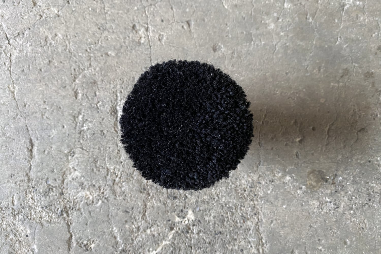 acca☆新品未使用☆ブラウン ビジューサテン ヘアバンド 夏こそ挑戦したい】オールブラックのヘアクリップ | acca(アッカ