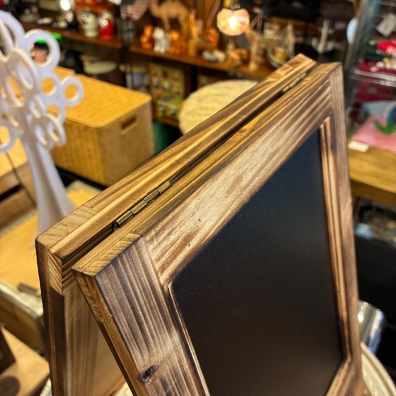 Wooden Chalkboard S / ウッデンチョークボード Sサイズ 看板 立てかけ スタンド 黒板 両面 折り畳み可 ウェルカムボード 店舗ディスプレイ 案内板 木製 アンティーク調 かわいい ナチュラル ウッド