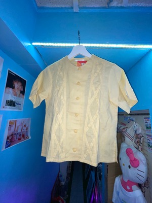 黄色の可愛いシャツ